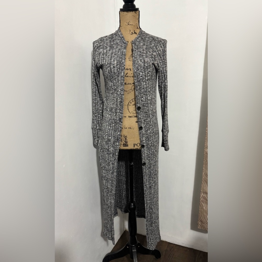PROMESA Gray Long Sleeve Cardigan Size S.